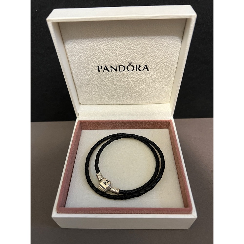 Like new. Authentic retired Pandora bracelet.
